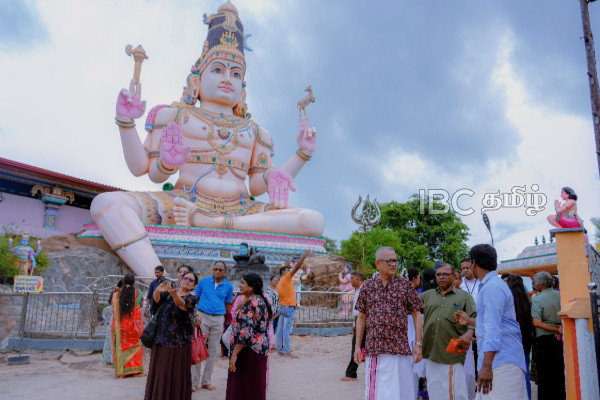 தீபாவளியை முன்னிட்டு நல்லூரில் சிறப்பு வழிபாடு | Deepavali Festival Day In Sri Lanka In 2025