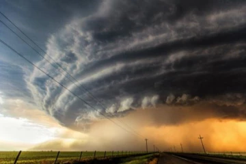 දරුණු කුණාටුවක් සම්බන්ධයෙන් අනතුරු ඇගවිමක්...එක්සත් රාජධානියම කැළඹේ..!