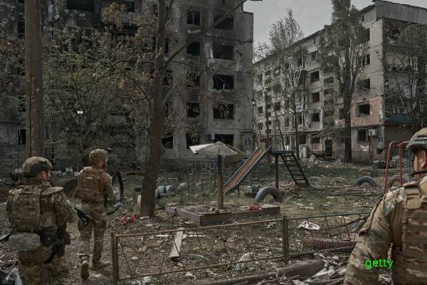 கடும் குளிரில் ஆடை இல்லாமல் தலைகீழாக தொங்கவிட்டு சித்திரவதை: கதறும் ரஷ்ய வீரர்கள் | Russian Soldiers Brutal Punishment