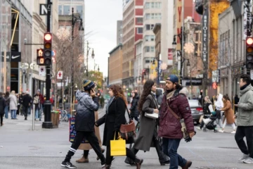 விடுமுறை காலத்தை கனடியர்கள் கூடுதலாக செலவிட்டுள்ளனர்