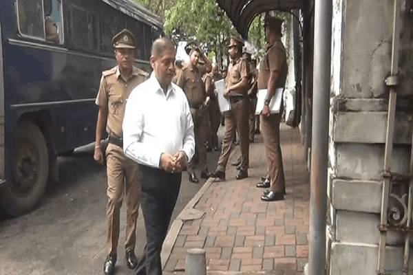 மகிந்தவின் முன்னாள் பாதுகாப்பு அதிகாரி தொடர்பில் நீதிமன்றம் பிறப்பித்த உத்தரவு | Orders Summon Complaint Mahinda Former Security