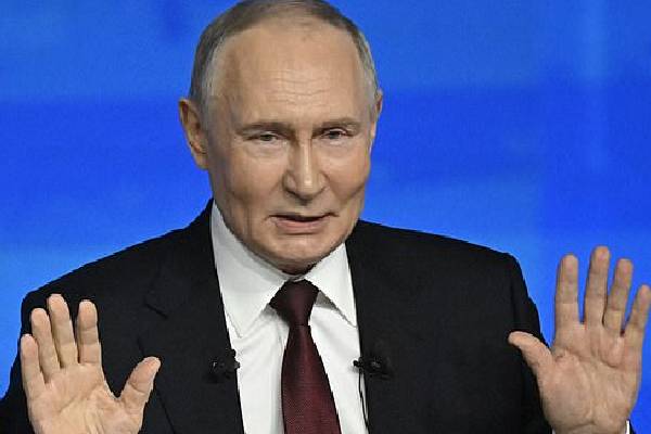 முடக்கப்பட்டுள்ள நிதியைத் தொட்டுப்பாருங்கள்... ஐரோப்பாவுக்கு கடும் எச்சரிக்கை விடுத்த புடின் | Frozen Russian Assets Putin Warns