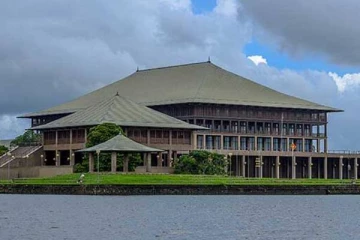 நாடாளுமன்றம் சென்றால் கை விரல்களை எண்ணிப்பார்க்கும் நிலை! கபீர் ஹாசீம் கவலை