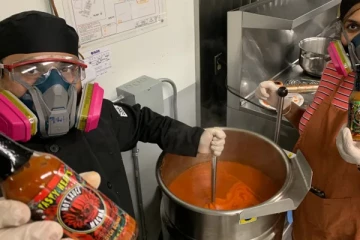 சின்னதாக இலங்கைத் தம்பதியர் தயாரிக்க தொடங்கிய உணவுப்பொருள்: இன்று ஆல்பர்ட்டா முதல் ஒன்ராறியோ வரை அனைத்து சூப்பர் மார்க்கெட்களிலும்...