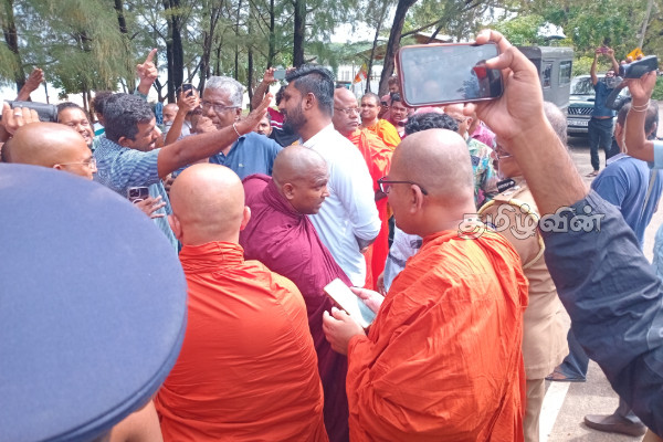 திருகோணமலை புத்தர் சிலை விவகாரம்.. பொலிஸில் முறைப்பாடளித்த மாநகர சபை மேயர் | Trincomalee Buddha Statue Complaint In Police திருகோணமலை புத்தர் சிலை விவகாரம்.. பொலிஸில் முறைப்பாடளித்த மாநகர சபை மேயர் | Trincomalee Buddha Statue Complaint In Police