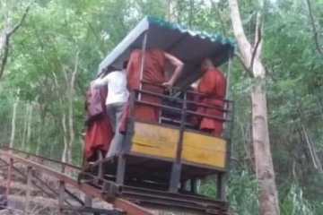 இலங்கையில் பௌத்த பிக்குகளை பலியெடுத்த கோர விபத்து ; அதிர்ச்சி காரணம் வெளியானது