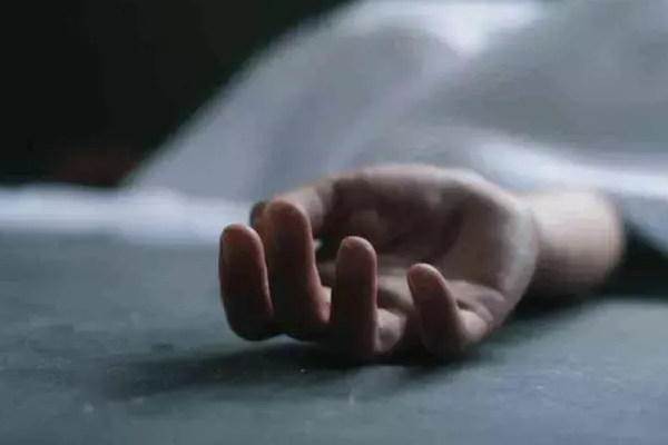 காலில் காயத்திற்காக மருத்துவமனையில் அனுமதிக்கப்பட்டவர் தலையில் ஏற்பட்ட காயத்தால் மரணம் | Patiend Died Who Went Hospital To Treat His Legs