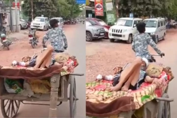 ஆம்புலன்ஸ் கிடைக்காததால் பல கிலோ மீட்டர் தூரத்திற்கு தந்தையை தள்ளுவண்டியில் அழைத்துச் சென்ற மகன்கள்!