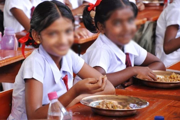 உணவு விஷமாகியதால் 17 மாணவர்கள் வைத்தியசாலையில் அனுமதி!