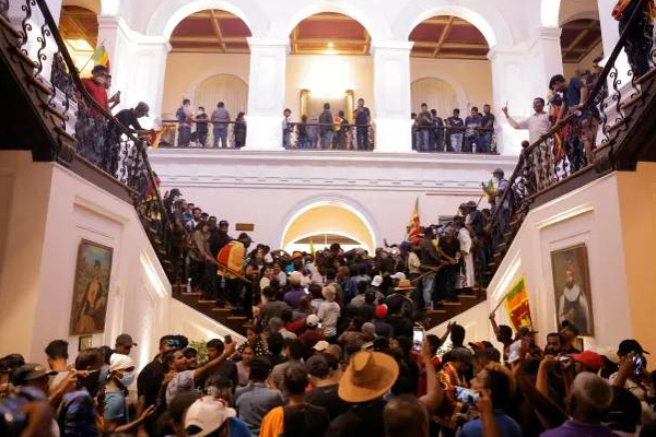 இலங்கை மக்களின் உதவியை நாடியுள்ள பொலிஸார்! | Sri Lanka Presidential Palace Damaged Property