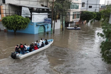 மெக்சிகோவில் கொட்டித்தீர்க்கும் மழையால் நாடு முழுவதும் வெள்ளக்காடு