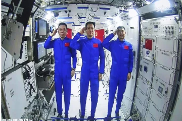 விண்வெளியில் இருந்து 90 நாள்களுக்குப் பின்னர் பூமிக்கு திரும்பிய சீன  வீரர்கள்!