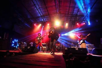 தென் கொரிய பாப் இசையை கேட்டு ரசித்த சிறுவர்களுக்கு நேர்ந்த பரிதாப நிலை!