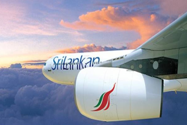 நடுவானில் உயிருக்கு போராடிய பயணி: ஸ்ரீலங்கன் விமான பணிக்குழுவின் நெகிழ்ச்சி செயல் | Srilankan Airlines Traveler Fought For His Life