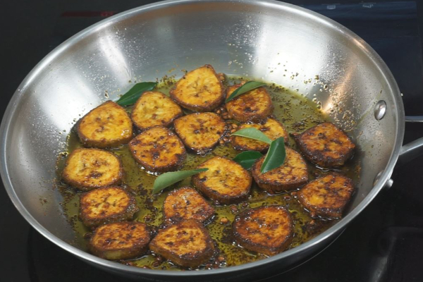 சுவையான வாழைக்காய் வறுவல் செய்வது எப்படி? இதோ சூப்பர் ஐடியா...? | Vazhakkai Must Be Cooked