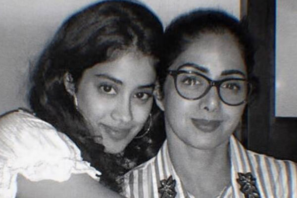 நடிகை ஸ்ரீதேவி கைவிட்ட பழக்கத்தை அவரின் மகள் ஜான்வி கபூர் தொடர்ந்து வருகிறாரா! என்ன தெரியுமா?