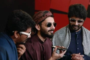 என்ன அனிருத்து இதுவும் காப்பியா, கே ஜி எப் நாயகனிடம் திருடிய பீஸ்ட் படக்குழு