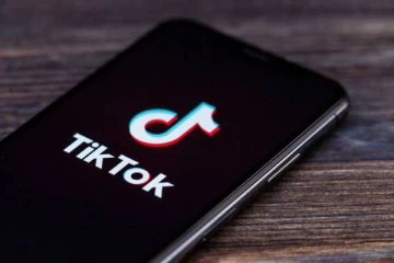 தற்கொலை எண்ணங்களுடன் போராடும் மக்களை காப்பாற்ற உதவும் டிக்டொக் செயலி!