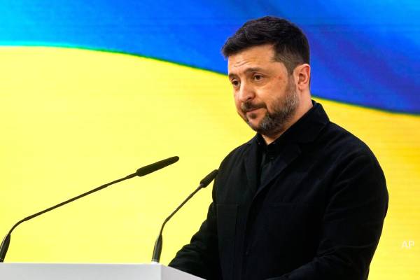 உக்ரைனை அழுத்தும் அமெரிக்கா ரஷ்யாவை கண்டுகொள்வதில்லை: ஜெலென்ஸ்கி குற்றச்சாட்டு | Us Too Often Asks Ukraine Not Russia