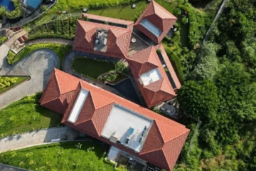 ஹோட்டல்களுக்கு இடையில் பராசூட்டில் தாவிய சுற்றுலாப்பயணி ; விசாரணை ஆரம்பம்