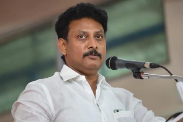 அறிவு ஆயுதத்தை சிந்திக்க கற்றுக்கொள்ளுங்கள்- விஜயை மறைமுகமாக தாக்கிய அமைச்சர் அன்பில் மகேஷ்