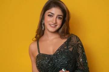 சேலையில் தாராள கிளாமர் போஸ் கொடுத்த டிம்பிள் ஹயாத்தி.. ஹாட் போட்டோஷூட்