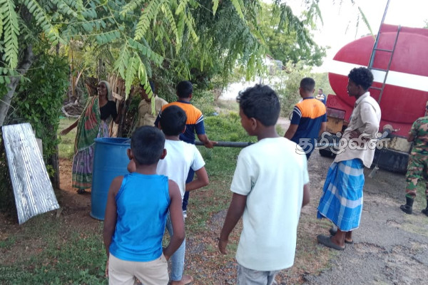 குச்சவெளி மக்களுக்கு குடிநீர் வழங்கிய இராணுவத்தினர் | Trincomalee Kuchchaveli People Water Issue