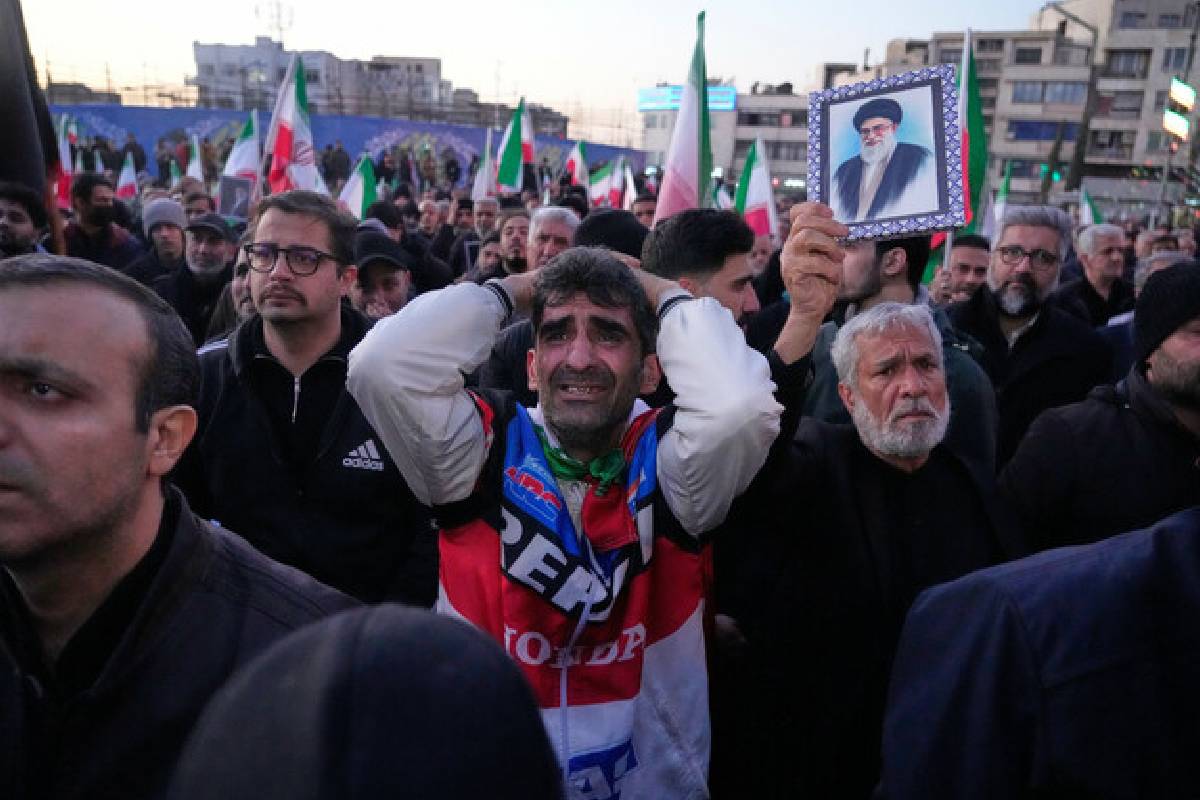 ஈரானில் உச்சக்கட்ட பதற்றம் ; கமேனியின் இறுதிச்சடங்கு ஒத்திவைப்பு | Tensions At Peak Iran Khamenei Funeral Postponed ஈரானில் உச்சக்கட்ட பதற்றம் ; கமேனியின் இறுதிச்சடங்கு ஒத்திவைப்பு | Tensions At Peak Iran Khamenei Funeral Postponed