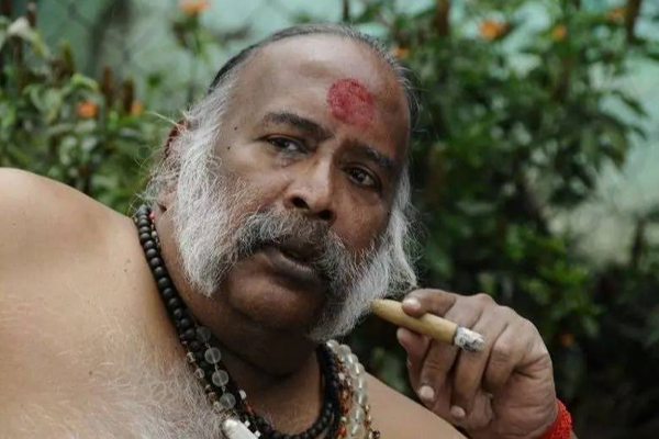 சிம்பு தனுஷ் பட  நடிகர் மருத்துவமனையில் அனுமதி! வெளியான புகைப்படம்; பதறிய ரசிகர்கள் | Director Gm Kumar Admitted To Hospital