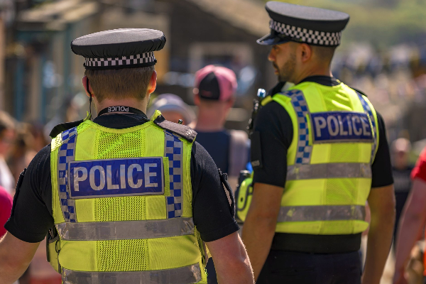 பிரித்தானியாவில் நாய் கடி தாக்குதலில் 6 பேர் படுகாயம் | 6 People Seriously Injured In Dog Bite Attack Uk