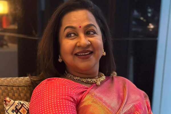 நடிகை ராதிகாவின் பிறந்தநாள் கொண்டாட்டம்.. ஒன்றுகூடிய த்ரிஷா, மீனா, ரம்யா கிருஷ்ணன்.. | Trisha Meena Ramya In Radhika Birthday Party