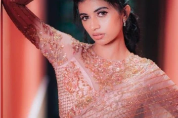 எருமை சாணி ஹரிஜாவா இது!! வாய்ப்பிளக்க வைக்கும் கிளாமர் போட்டோஷூட்