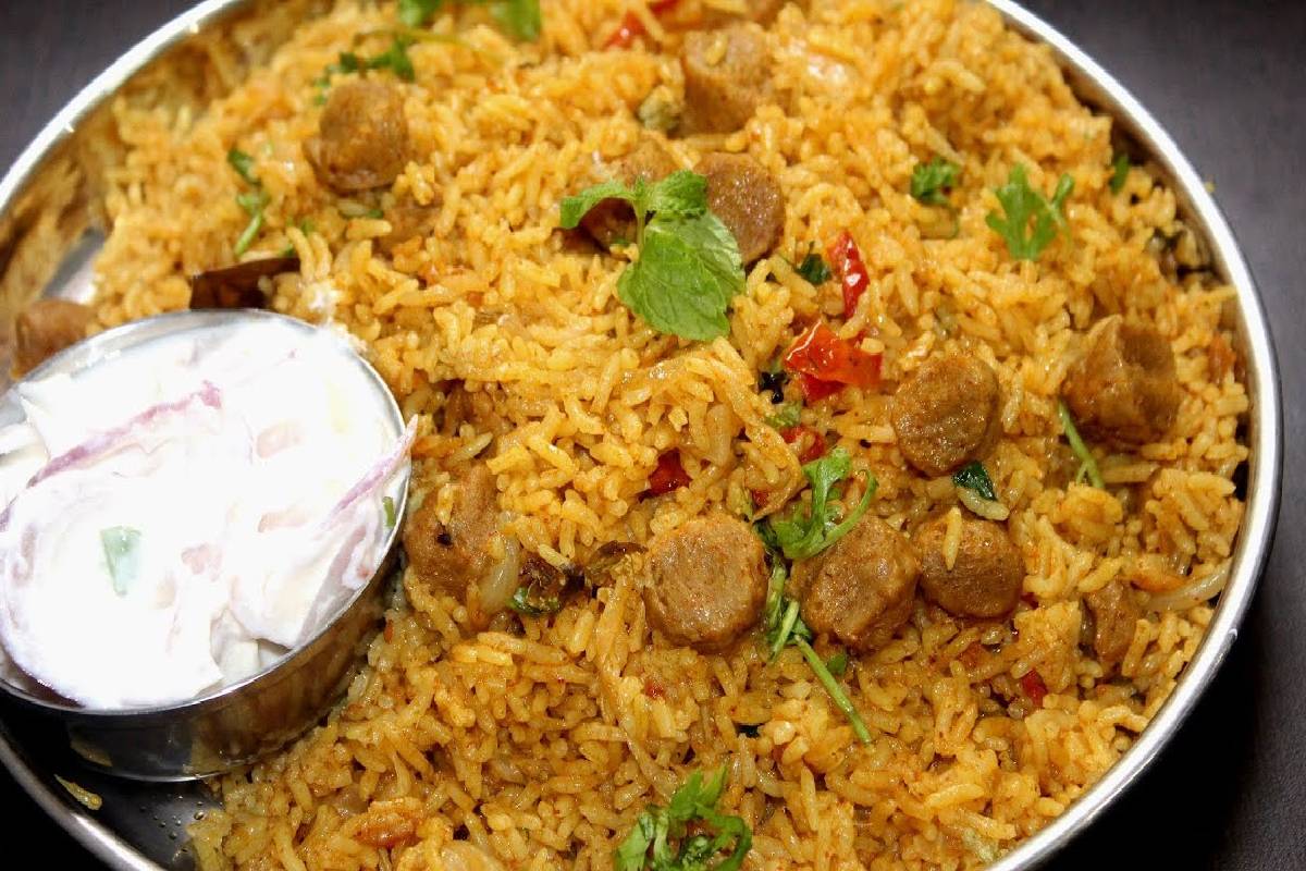 புரட்டாசி மாத ஸ்பெஷல்: அசத்தல் சுவையில் மீல்மேக்கர் பிரியாணி! | Tasty And Healthy Soya Chunks Biryani Recipe புரட்டாசி மாத ஸ்பெஷல்: அசத்தல் சுவையில் மீல்மேக்கர் பிரியாணி! | Tasty And Healthy Soya Chunks Biryani Recipe