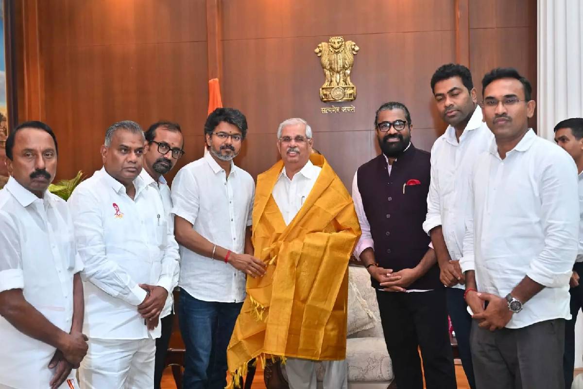Live: தவெக தலைவர் விஜய் உடன் இன்று அமைச்சர்களாகும் 9 பேர் | Ministers In Vijays First Cabinet