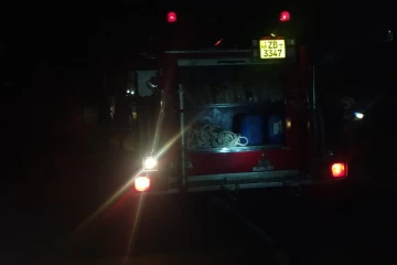 யாழ். நெல்லியடியில் புடவை கடை ஒன்று தீயில் சேதம் (photos)