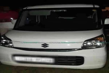 கைவிடப்பட்ட நிலையில் சொகுசு கார் மீட்பு