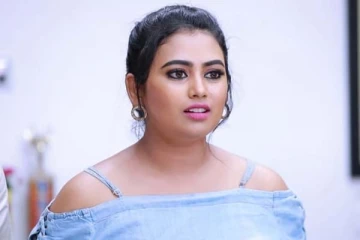 கர்ப்பமாக இருக்கும் போது இப்படியெல்லாமா புகைப்படம் போடுவீங்க? வில்லி வெண்பாவை வறுத்தெடுக்கும் ரசிகர்கள்