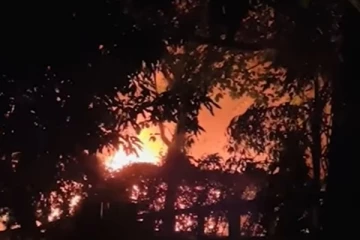 பிரதமரின் வீடு தீக்கிரையாக்கப்பட்டபோது திடீரென துண்டிக்கப்பட்ட மின்சாரம்!