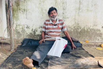 யாழில் தனது சொந்த பிரச்சினைக்காக உண்ணாவிரதம் இருக்கும் நபர்(Video)