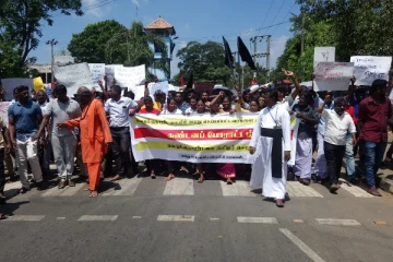 காவல்துறையினரின் அடாவடித்தனம்! பதற்றத்தில் வெடித்தது போராட்டம்: குவிக்கபட்ட காவல்துறையினர்