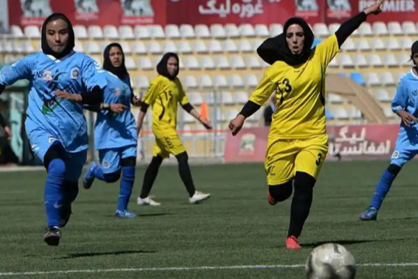 தாலிபான்கள் பயந்து பாகிஸ்தானில் ஆப்கான் வீராங்கனை குடும்பத்தோடு தஞ்சம் | Afghanistan Taliban Women Food Ball Team