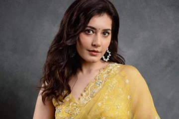 அந்த ஆடை அணியாமல் கவர்ச்சியில் எல்லை மீறிய ராசி கண்ணா.. ஹாட் கிளிக்ஸ்