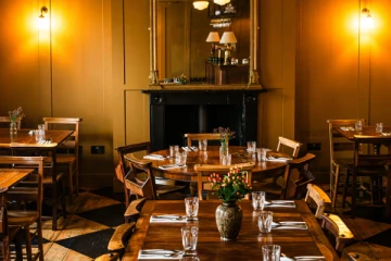 பிரித்தானியாவில் சமூக ஊடகங்களில் வைரலாகிவரும் இந்திய உணவகம்: காரணம் இதுதான்