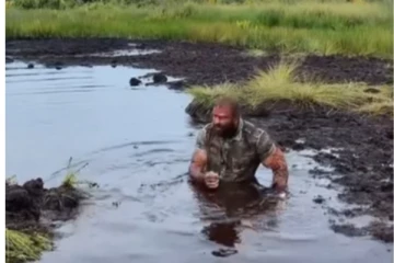 குட்டையை இப்படி தான் கிராஸ் பண்ணனும்! பாடம் எடுத்த நபருக்கு பாடம் புகட்டிய விதி.... இறுதியில் நடந்த பரிதாபம்!