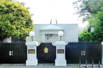 විරෝධතාකරුවන් පිරිසක් අරලිය ගහ මන්දිරයටද ඇතුළු වෙයි.. (ViDEO)