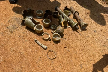 புதுக்குடியிருப்பில் வெடிபொருட்களை வைத்திருந்த தம்பதியினர் கைது(Photos)