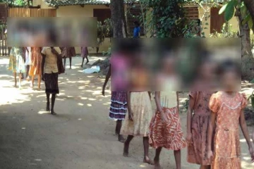 ஐந்து சிறுமிகள் தப்பியோட்டம்