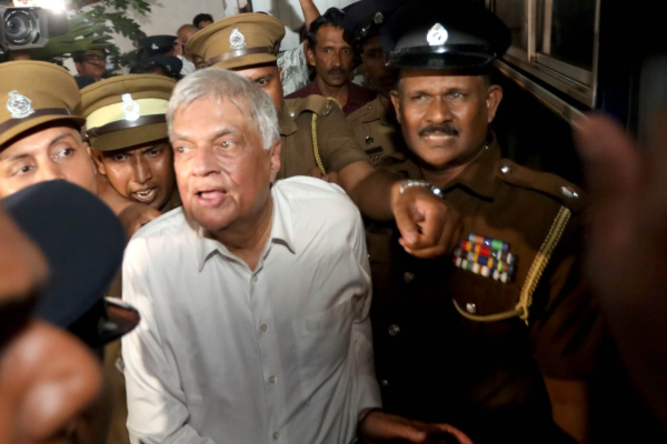 திலீப பீரிஸின் தீர்க்கமான வாதத்தால் ரணிலின் கைகளை பற்றிப்பிடித்த கைவிலங்கு | Angel Of Justice Who Does Not See Ranil S Merit