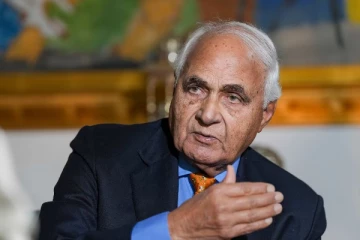 91 வயதில் காதலில் விழுந்த பிரபல தொழிலதிபர்! சொத்து மதிப்பு ரூ.3 லட்சம் கோடி