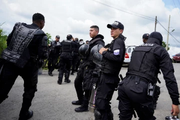 கலவர பூமியான சிறை.. 43 கைதிகள் மரணம்! 220 பேர் தப்பியோட்டம்